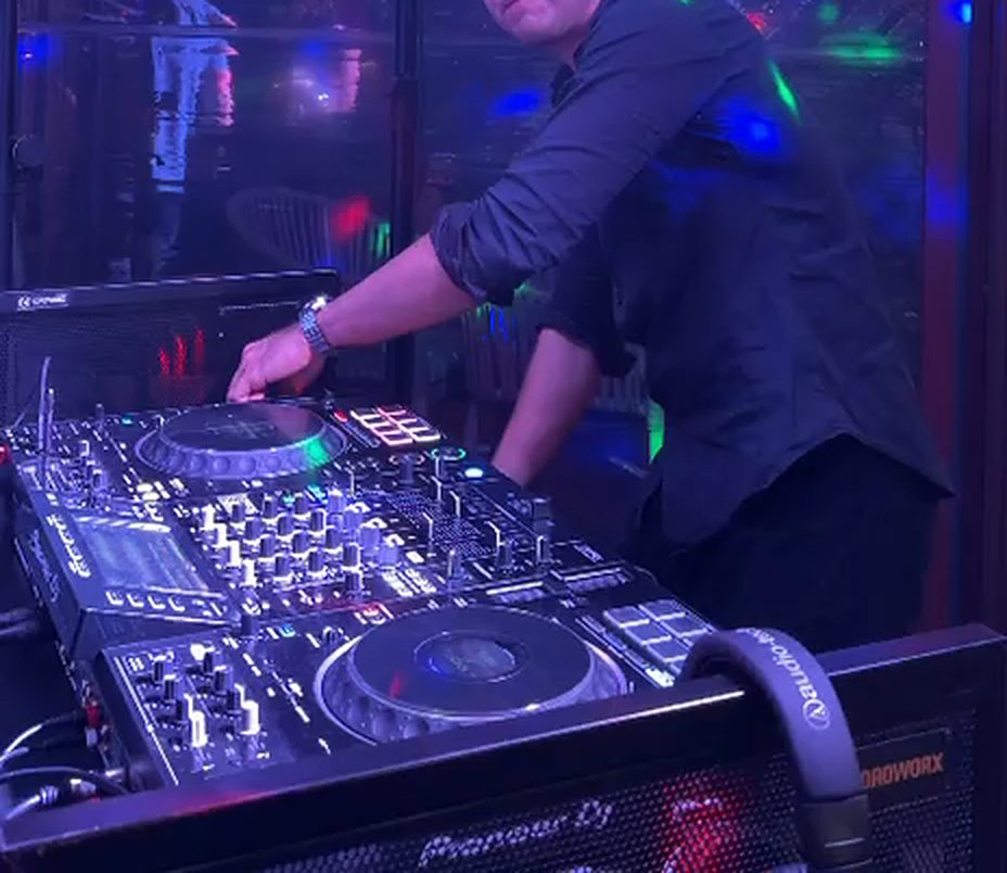 La cabina del DJ durante la fiesta de Nochevieja