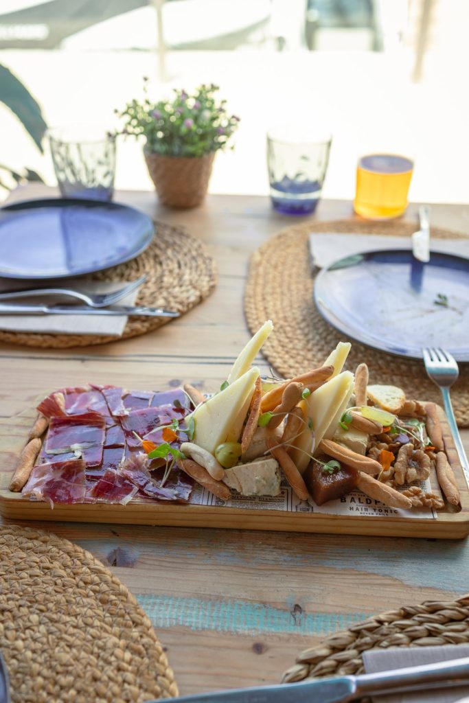 Tabla para compartir en la terraza de Marina Bay Palma